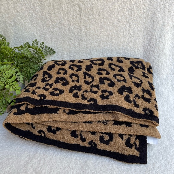 BAREFOOT DREAMS Midnight/ Camel Throw Blanket gently used $180 - Picture 6 of 12